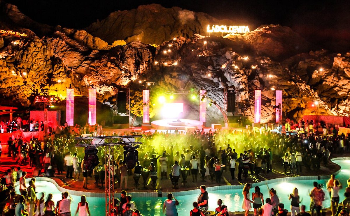 Nightlife and Dinner Show Experience