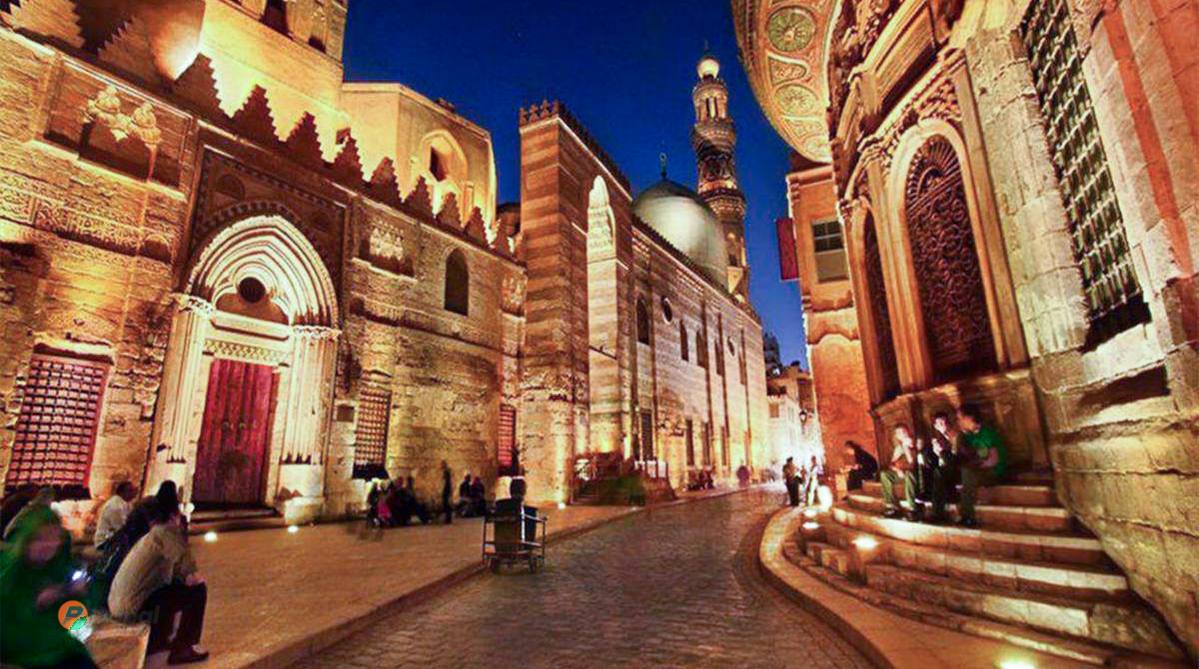 Express Walking Tour in El Moez Street