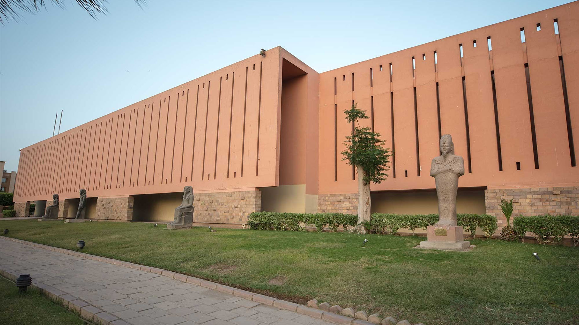 Luxor Museum and Mummification Museum
